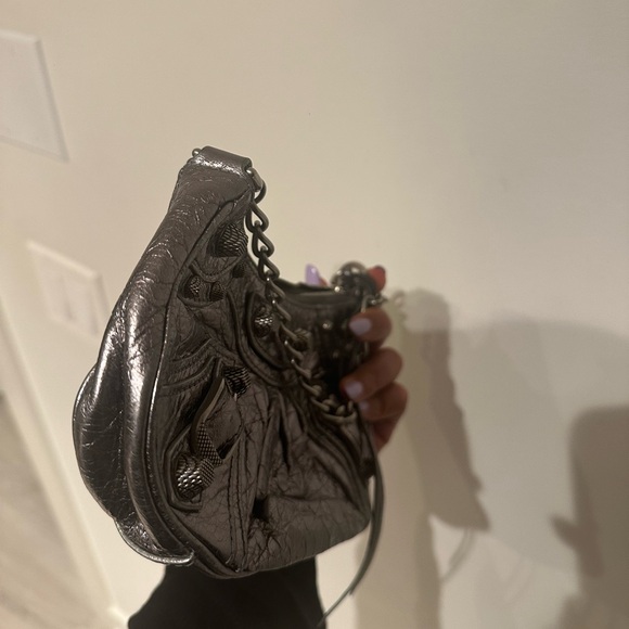 Balenciaga Le Cagole Mini w/Chain w/Tags
Silver - Picture 5 of 9